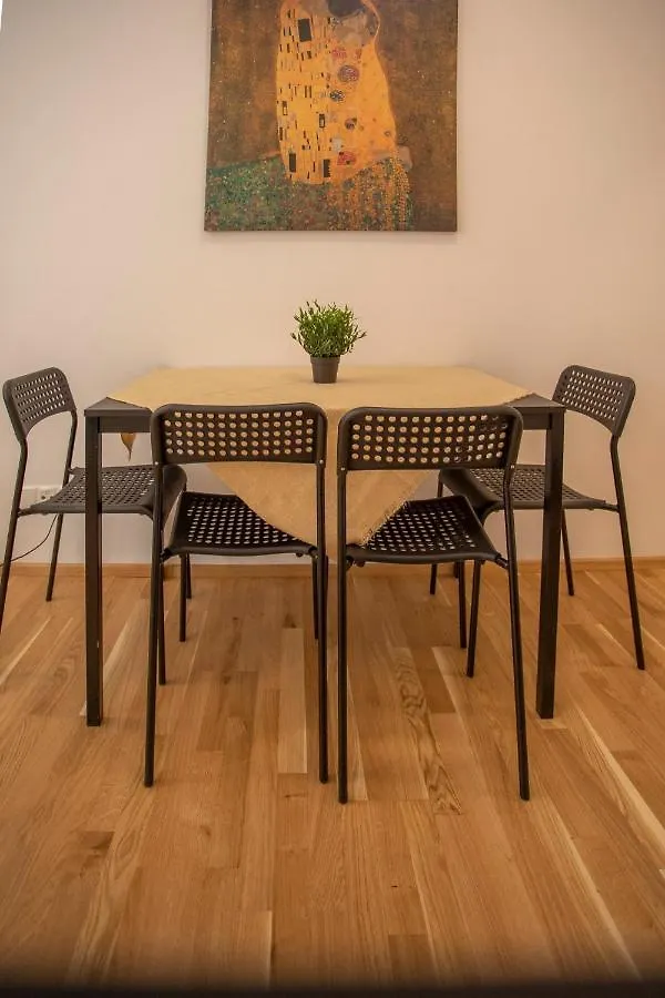 Cozy 1-Bedroom Apartment In Innsbruck Center 0*,