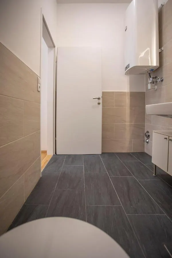 Cozy 1-Bedroom Apartment In Innsbruck Center 0*,
